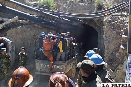 Comisión ingresa a realizar la inspección en interior mina