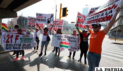 Bolivianos en Lima, contra la repostulación /TVN Noticias