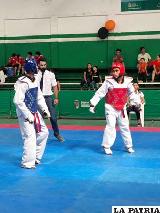 Atrayentes combates se cumplen en el nacional de taekwondo