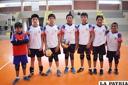 Los integrantes de Deportivo Poopó que vencieron a Socavón