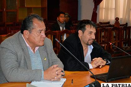 Viceministro Bismar Canelas (der.) junto al gerente general de ENDE DeOruro /BRIGADA PARLAMENTARIA