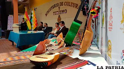 Esta ley integral permitirá proteger, promocionar y difundir el charango, 
patrimonio cultural de Bolivia /Ministerio de Culturas y Turismo