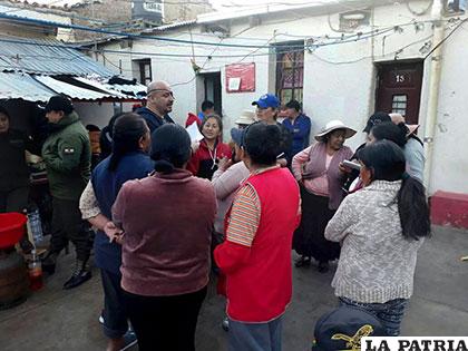 Cuando el defensor del Pueblo visitó el pabellón de mujeres en la cárcel de Oruro /Archivo