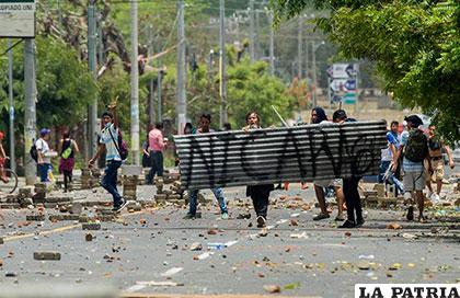 Nicaragua amaneció ayer con militares desplegados en varias ciudades tras una noche de enfrentamientos y vandalismo