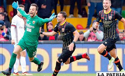 La celebración de los jugadores de Benevento que luchan por no descender