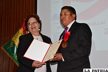 Eddy Plaza recibió el reconocimiento de la UNIOR