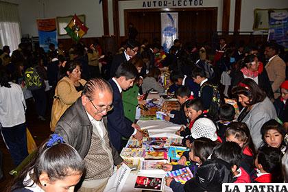 Cientos de niños y jóvenes se dieron cita al Encuentro Autor-Lector