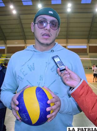 Freddy Vidal destacado voleibolista orureño