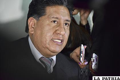 El fiscal departamental de La Paz, William Alave, en conferencia de prensa / APG