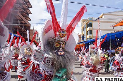 Morenada Mejillones es un importante animador del Carnaval de Oruro/ LA PATRIA - Karina Pillco