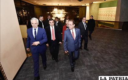 El Vicepresidente junto al flamante presidente de los empresarios y algunos ministros / CEPB