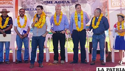 El alcalde de Tarija, Rodrigo Paz Pereira, el Vicepresidente Álvaro García, y otras autoridades /ANF