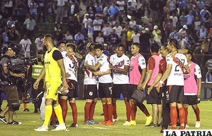 Los de Nacional Potosí festejan el triunfo logrado en Santa Cruz /APG