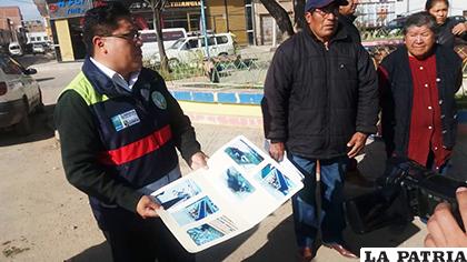 El jefe de Paisajismo muestra el proyecto de la renovación del Paseo del Niño/GAMO