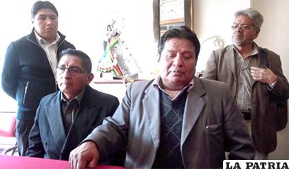 Los dirigentes de los choferes de La Paz / Carlos Rivera