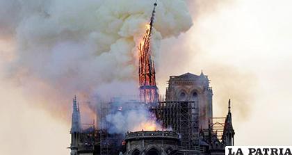 El icono mundial de la arquitectura gótica es devastado por el fuego /SEMANA.COM