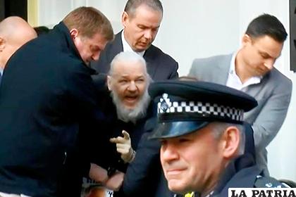 Assange fue sacado de la embajada ecuatoriana días atrás / AFP