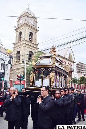 Población orureña renovó su fe con la esperanza de la resurrección de Cristo /LA PATRIA