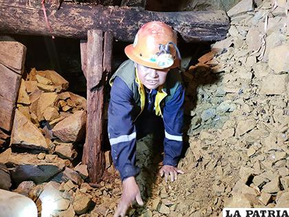Mujeres mineras realizan un sacrificado trabajo /RED PIO XII