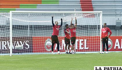 Paranaense llegó decidido a llevarse las unidades en disputa, ayer entrenó en el 