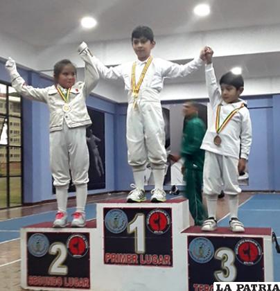 Rodrigo Loayza y Grandi Enzo logaron preseas para Oruro /cortesía club Ice Kingdom