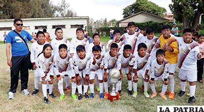 El equipo de Pac Fer en el certamen desarrollado en Cochabamba /LA PATRIA