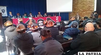 Mineros reclaman proyectos para su sector/ LA PATRIA 