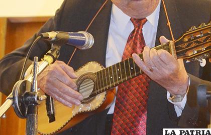 El charango es un instrumento netamente boliviano/ LA PATRIA ARCHIVO