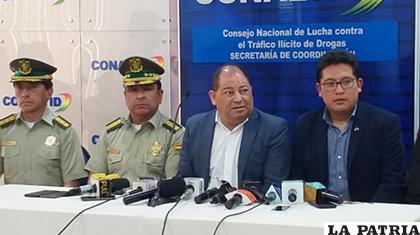 Ministro Carlos Romero leyó la resolución con seis puntos para reestructura la Policía/ Crónica Digital