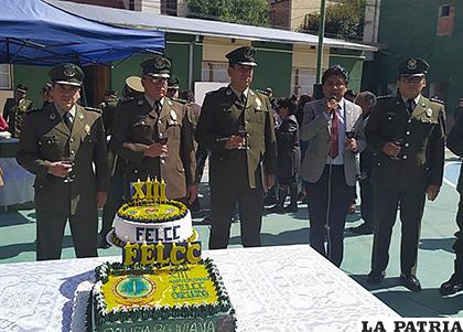 El alcalde, Saúl Aguilar, junto a los jefes policiales/ LA PATRIA
