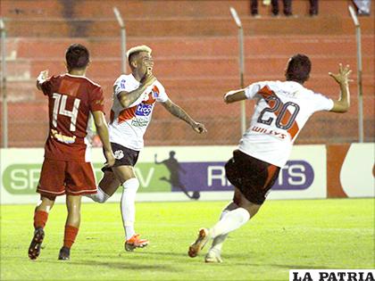 Pablo Royón adelantó a los de Nacional Potosí /APG