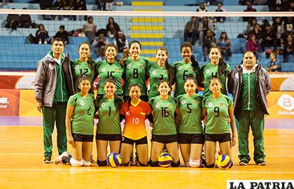 Con la selección nacional (4) participó en varios certámenes