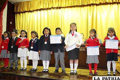 10 niños de primero de primaria obtuvieron los mejores resultados/ LA PATRIA/TANIA SANTIVÁ?EZ