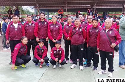 La delegación orureña que asistió al nacional de pelota raqueta /cortesía Cristóbal Arcos