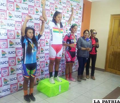 Abigail Checa (izquierda) obtuvo dos medallas de plata /cortesía Merk Lima