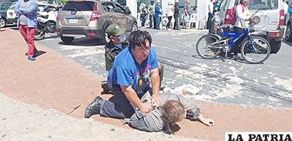 El sujeto fue atrapado por un policía de civil /El Deber