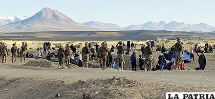 Los militares los interceptaron a 5 kilómetros aproximadamente del ingreso legal a nuestro país  /LA PATRIA