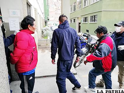 Los agresores también fueron detenidos por consumir bebidas alcohólicas /ABI
