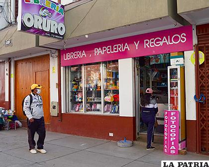 Muchos negocios abrieron pese a la restricción /CARLA HERRERA /lapatria
