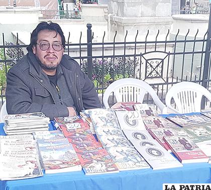 El escritor orureño siempre estuvo activo en las ferias de libros / Edgar Sandoval /Facebook