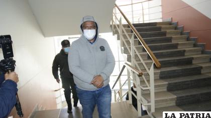Martínez, minutos antes de ingresar a la audiencia de medidas cautelares /LA PATRIA
