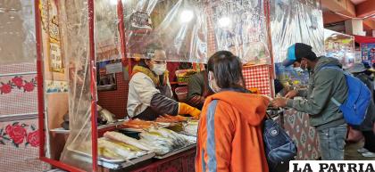 Venta de pescado en el mercado Bolívar /LA PATRIA