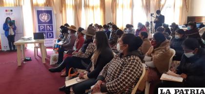 Mujeres autoridades electas fueron protagonistas de su primer taller /LA PATRIA