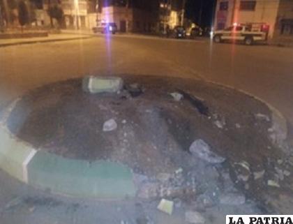 La jardinera o redondel donde se produjo el accidente /LA PATRIA
