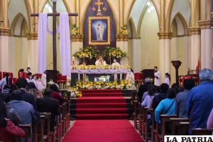 Misa del Domingo de Resurrección en La Catedral /LA PATRIA