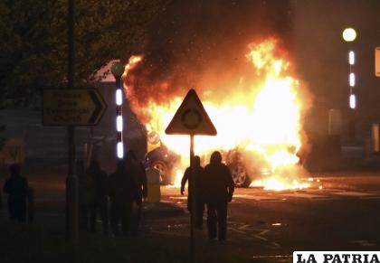 Los disturbios en Newtownabbey, Belfast, Irlanda del Norte /Peter Morrison/PA via AP