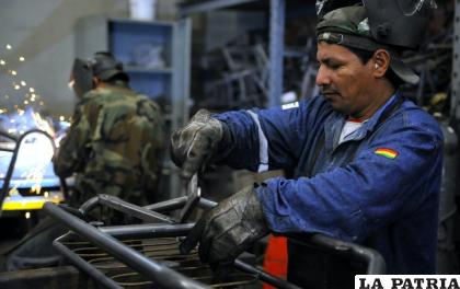 Las empresas privadas y públicas requieren apoyo del gobierno /RR.SS.