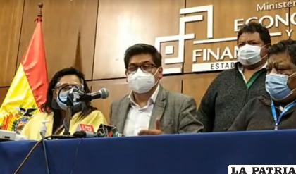 Ministro firmó acuerdo con el transporte libre /Ministerio de Economía