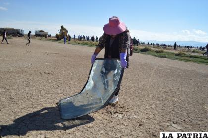 Hasta parabrisas estaban botados en inmediaciones del lago Uru Uru