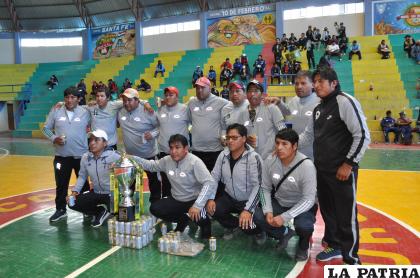 Cooperativa Poopó se adueñó del tercer lugar del campeonato /LA PATRIA